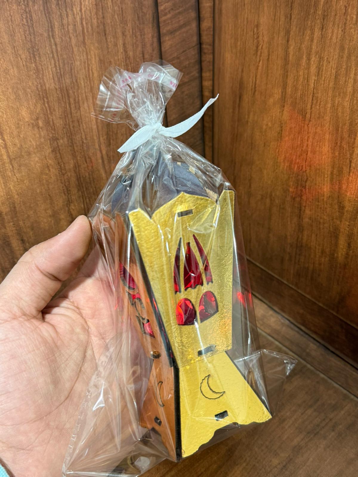 فانوس خشب مضيء حجم وسط مع تغليف