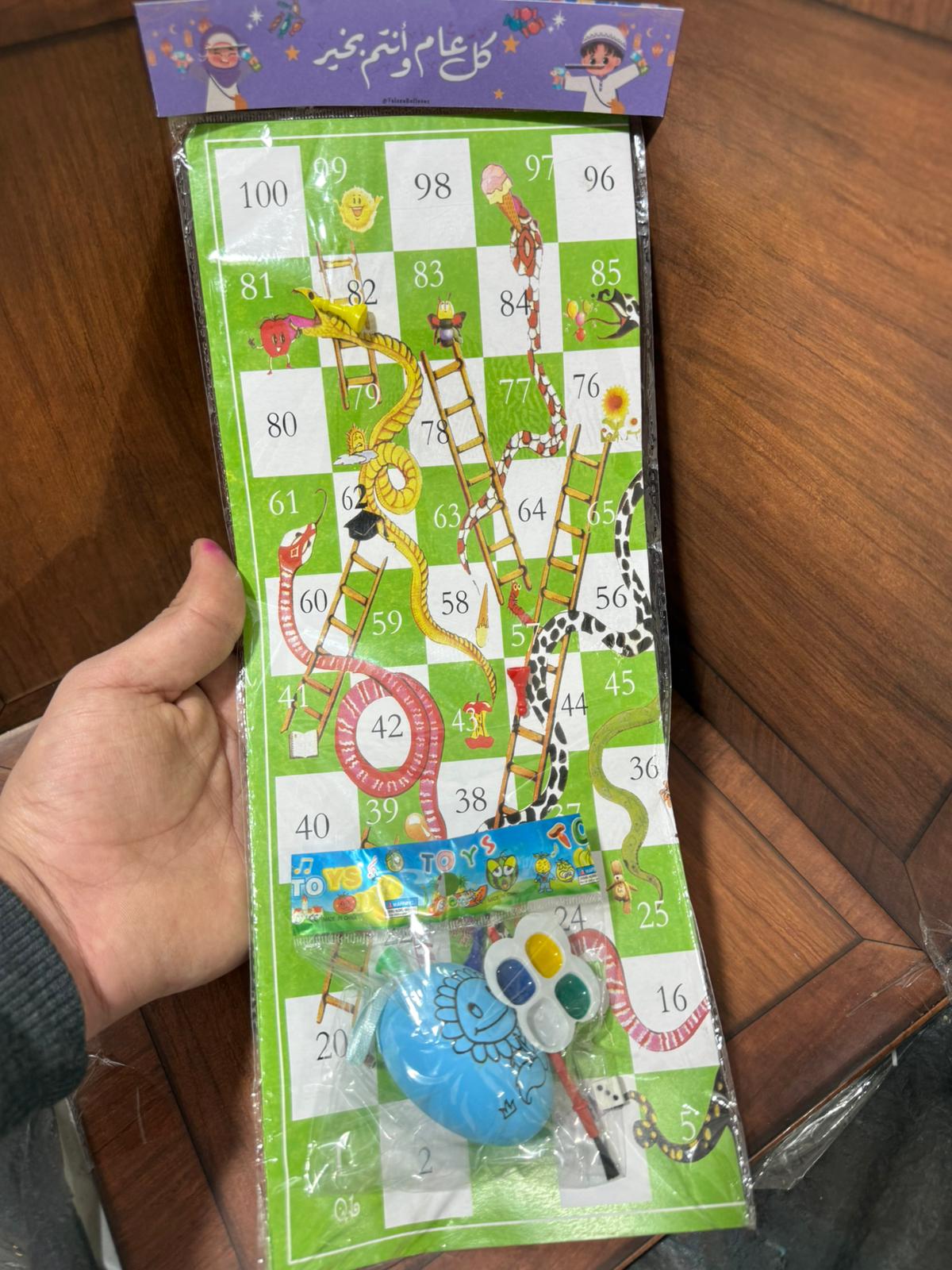 لعبة السلم والأفعى مع لعبة البيضة مع تغليف