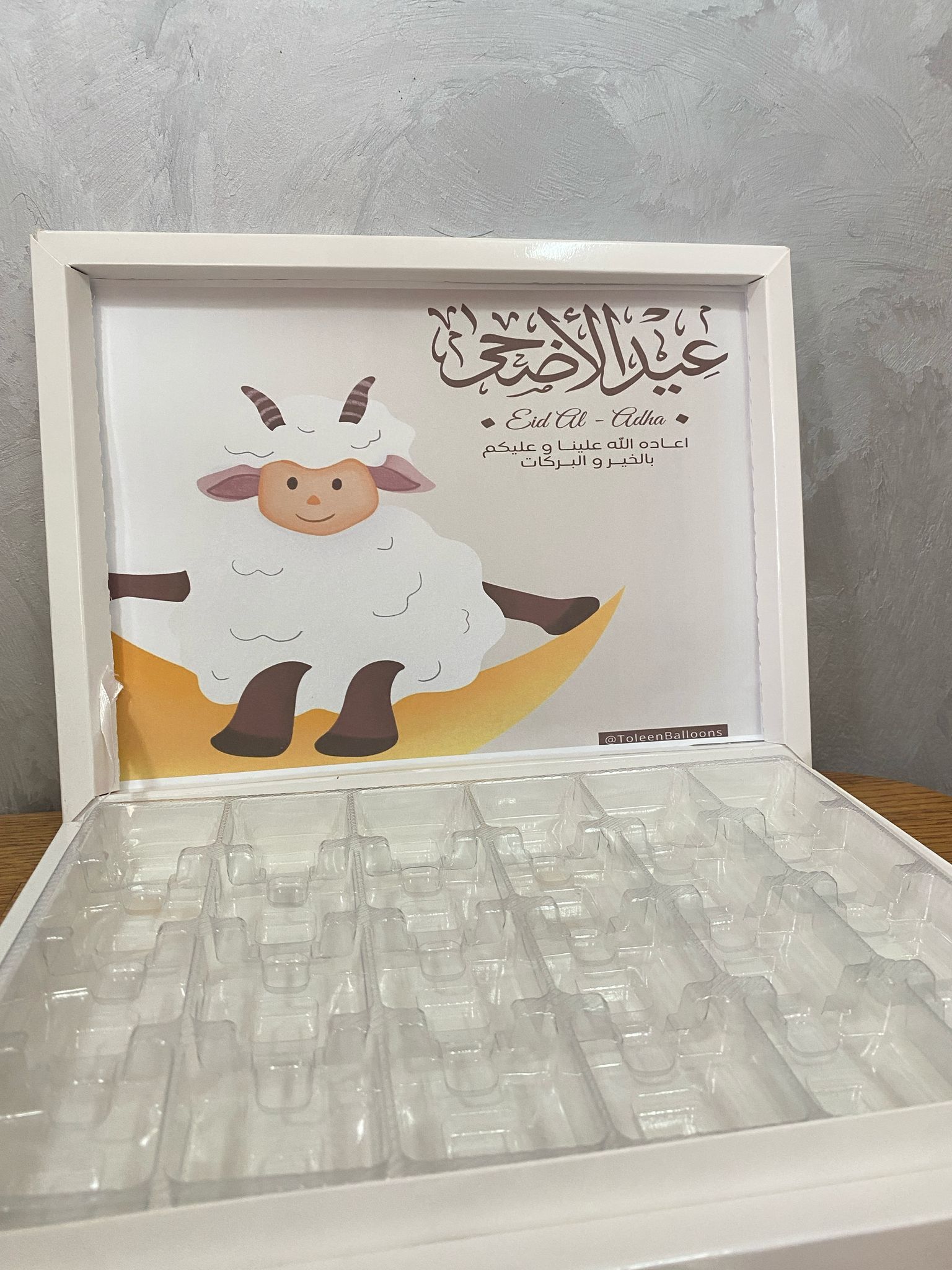 بوكس شوكلاتة 24 حبة مع صورة العيد