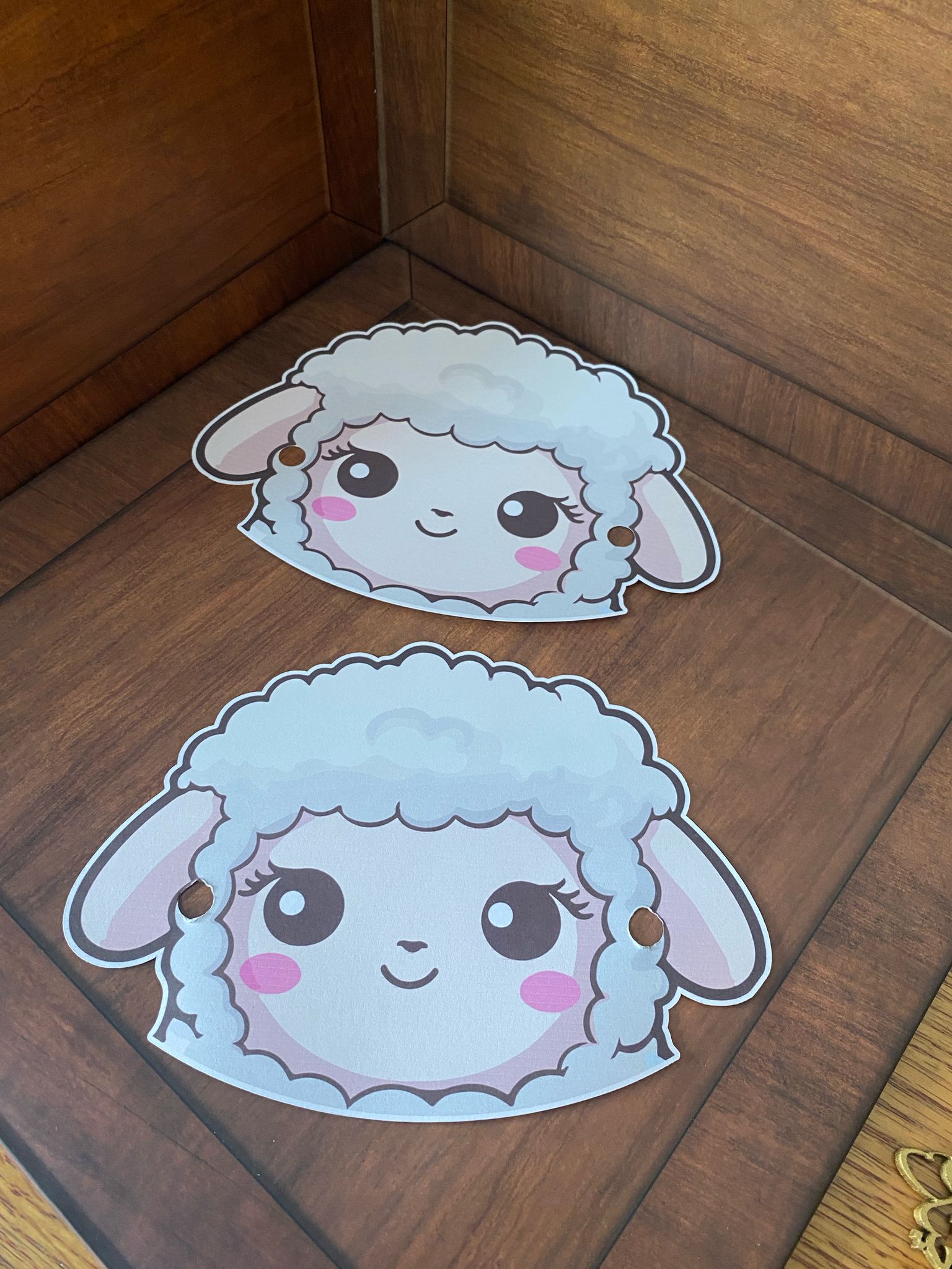 بطاقة شكل خاروف للنظارات