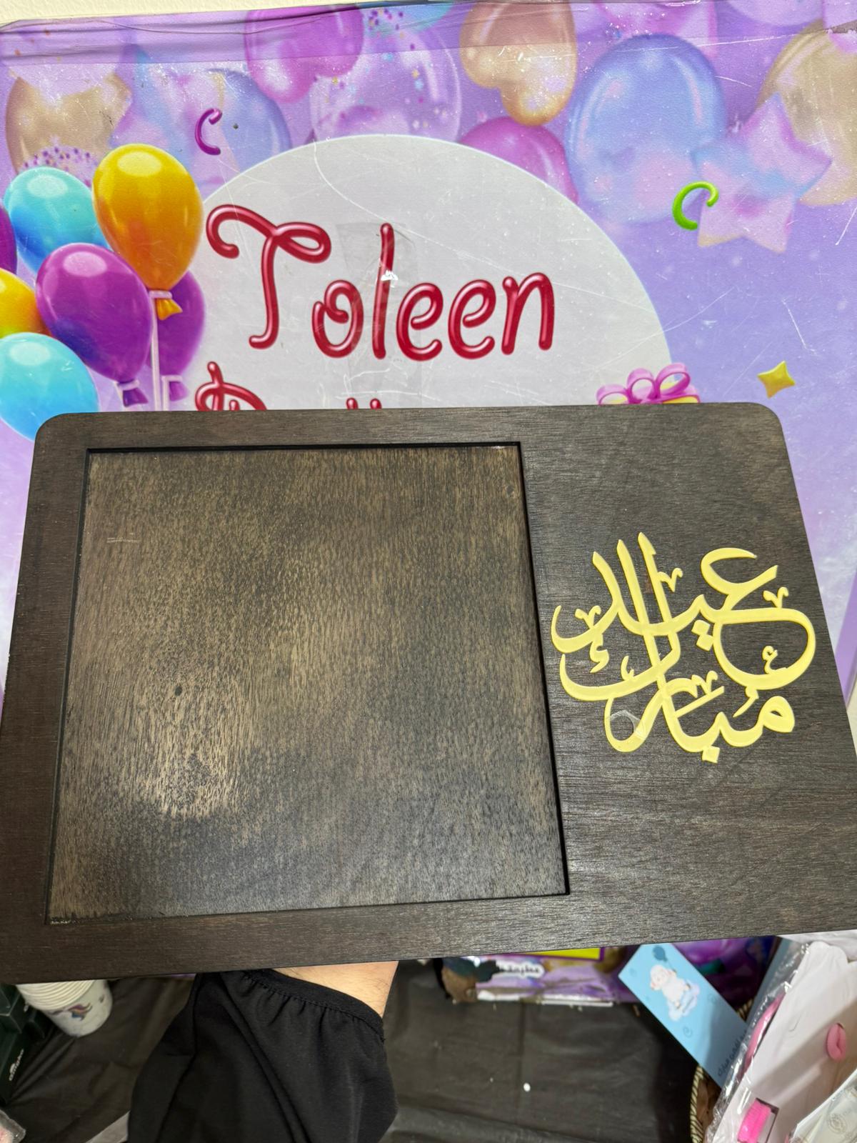 مضيفة خشبية بلون الخشبي المميز مع اكريلك لميع