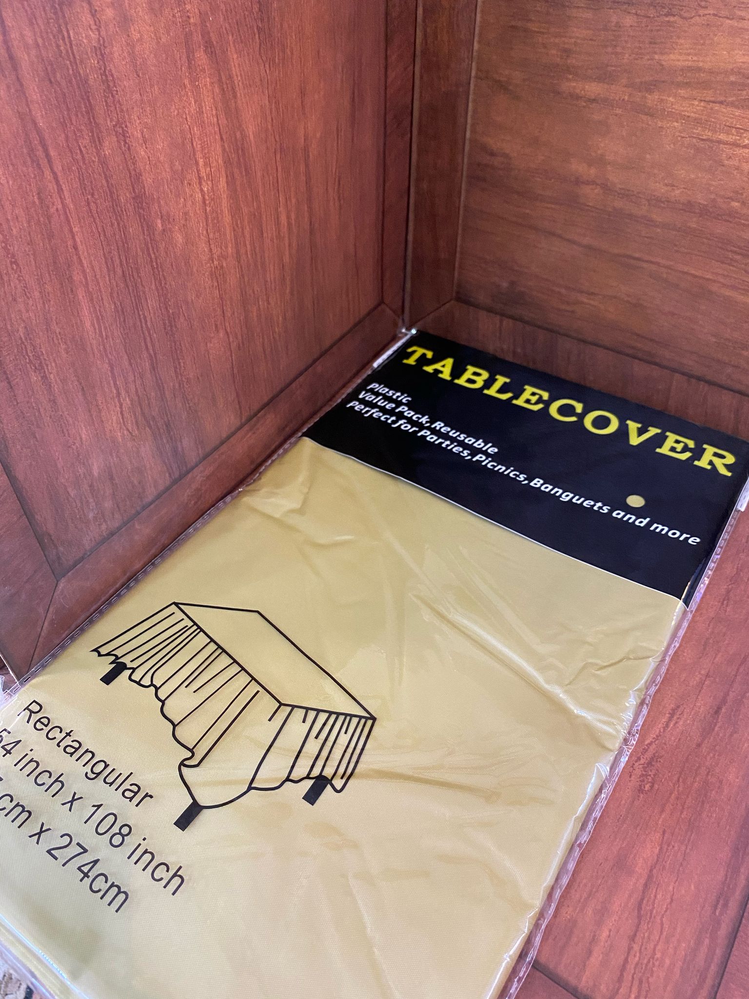 شرشف طاولة ذهبي سادة