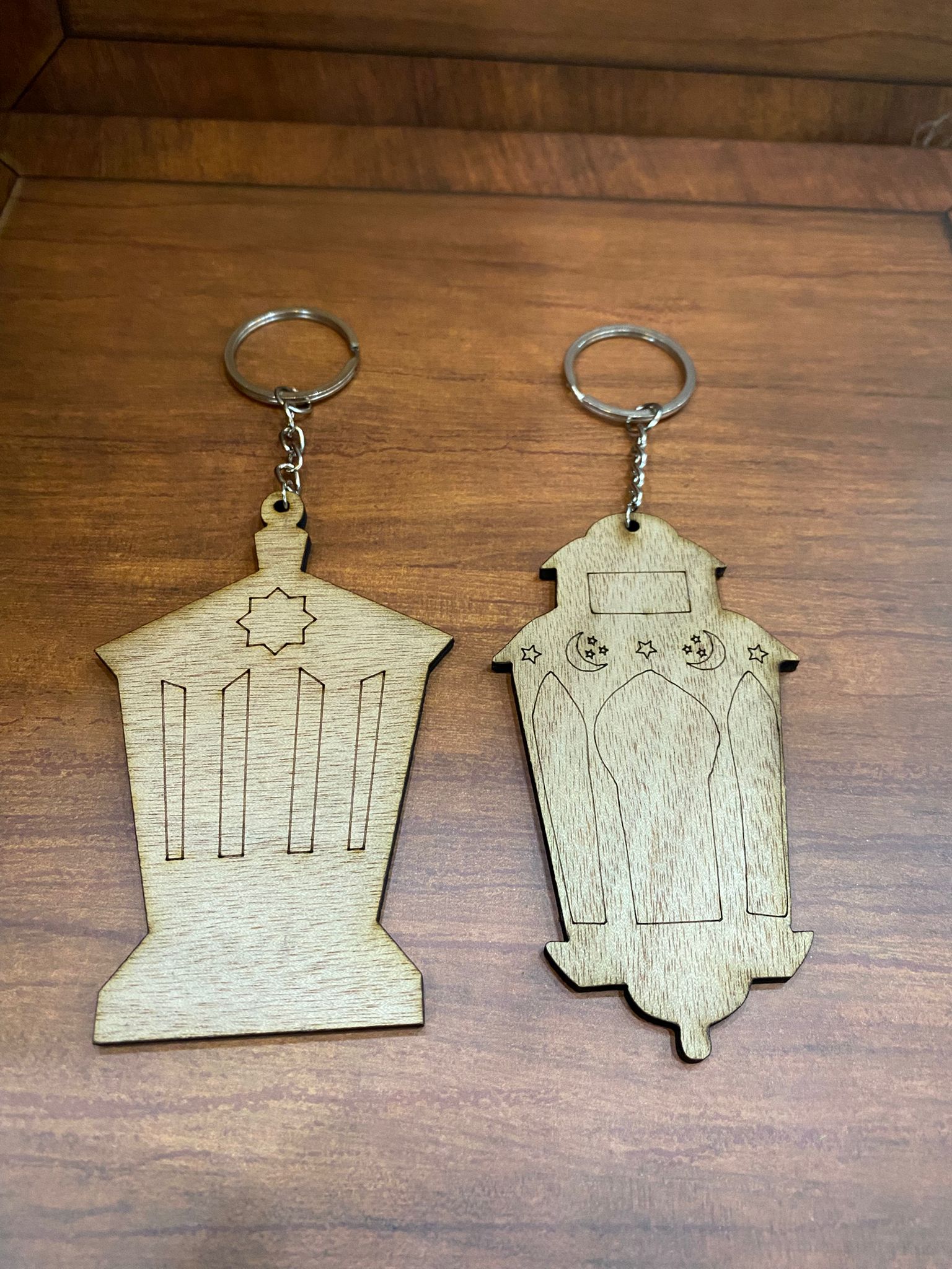 مداليات فوانيس خشب ثقيل