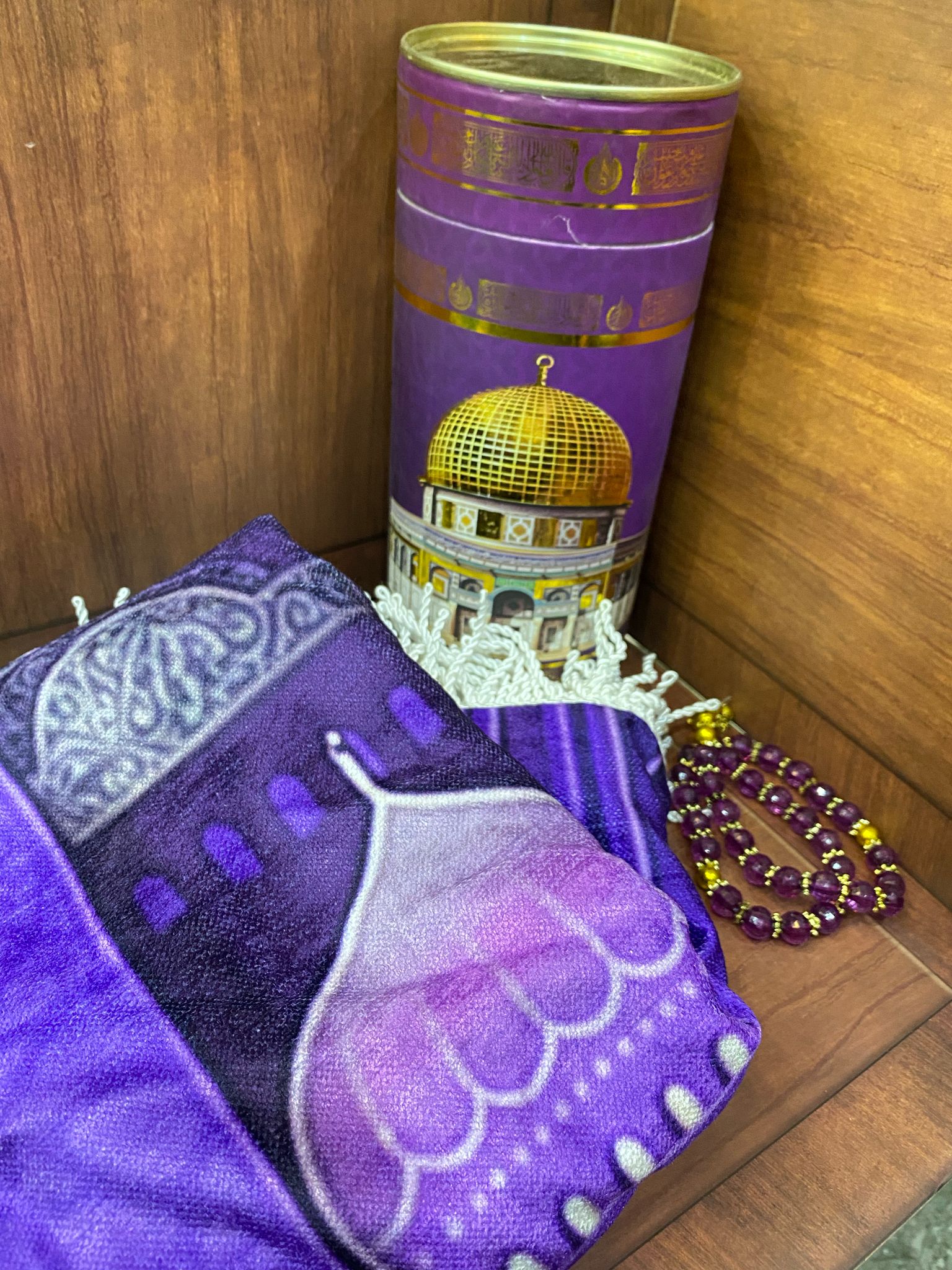 (بكج علبة معدن (سجادة صلاة ثقيلة مع مسبحة