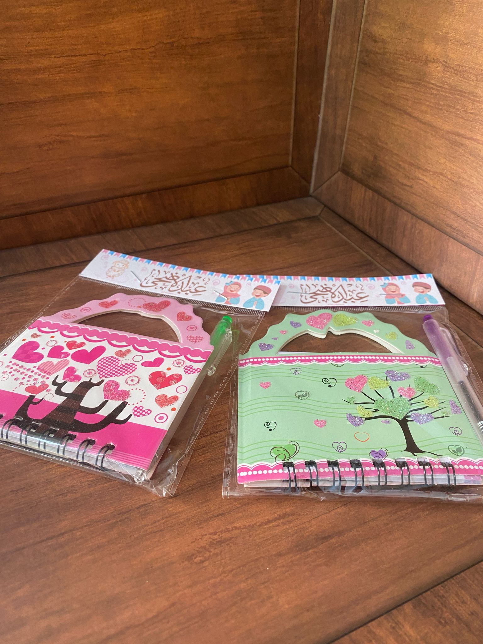 دفتر نوت مع قلم مع تغليف لعيد الأضحى