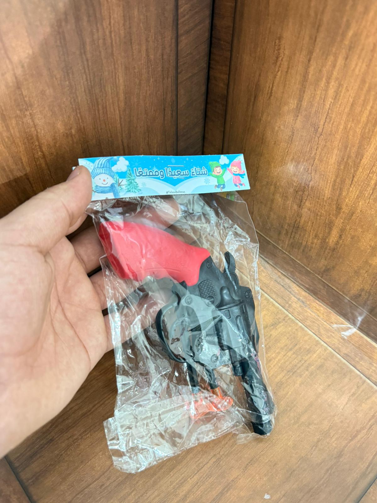 سلاح للاطفال مع تغليف لشتاء