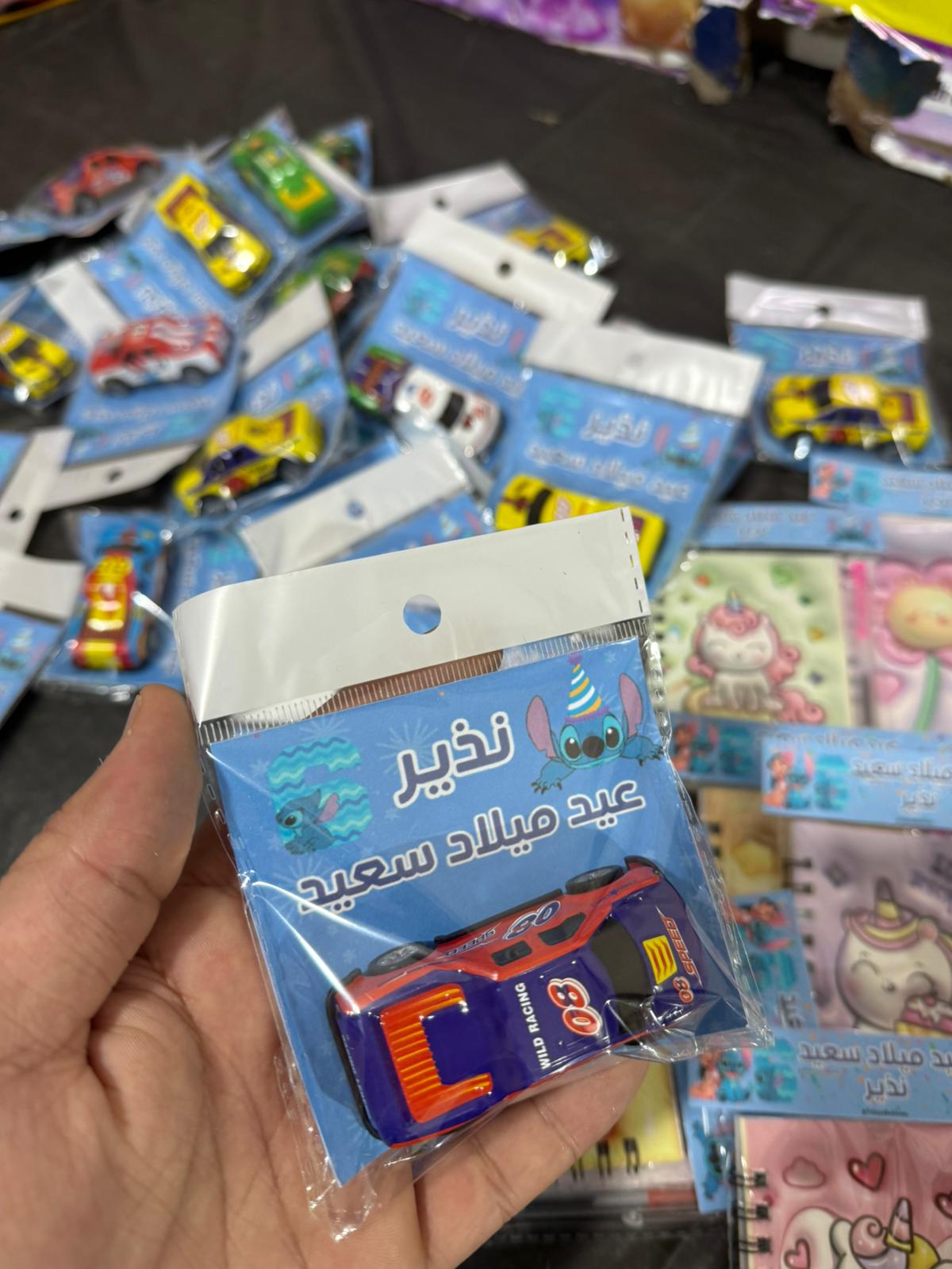 سيارة معدن حجم صغير مغلفة لعيد ميلاد التصميم حسب طلبكم