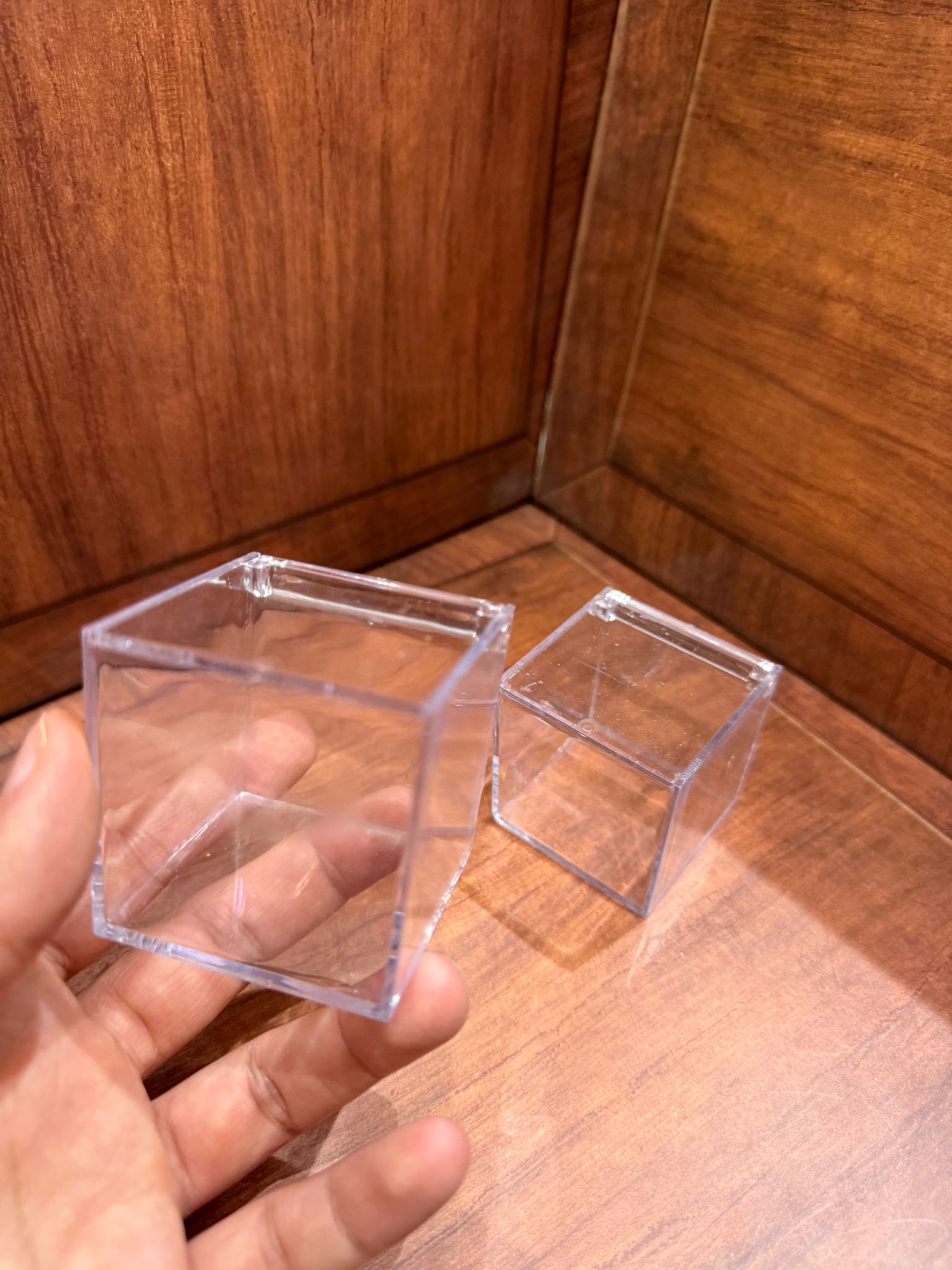 علب اكريلك (كل 12 علبة )