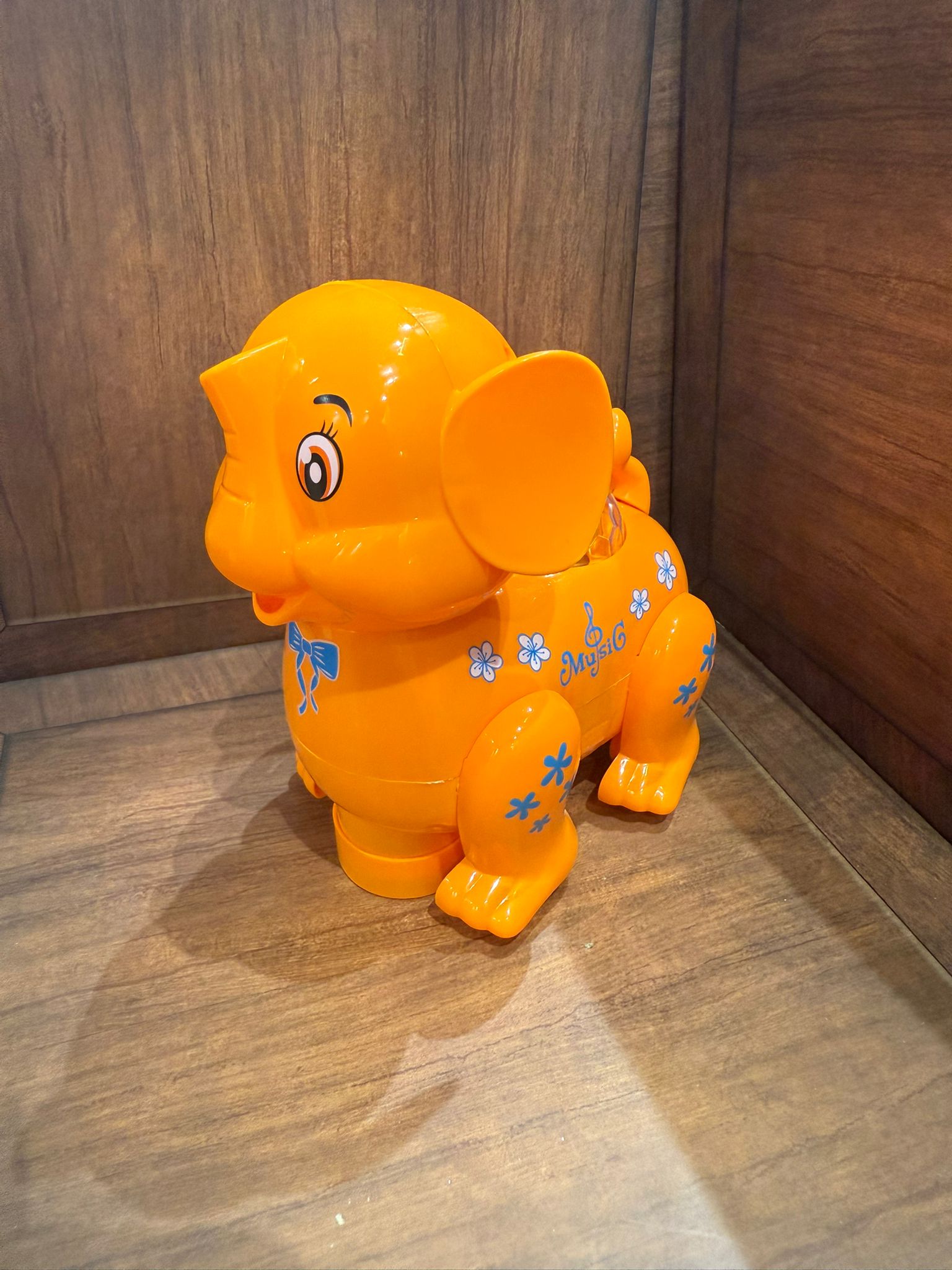 لعبة الفيل مضيء متحرك يعمل ع بطارات