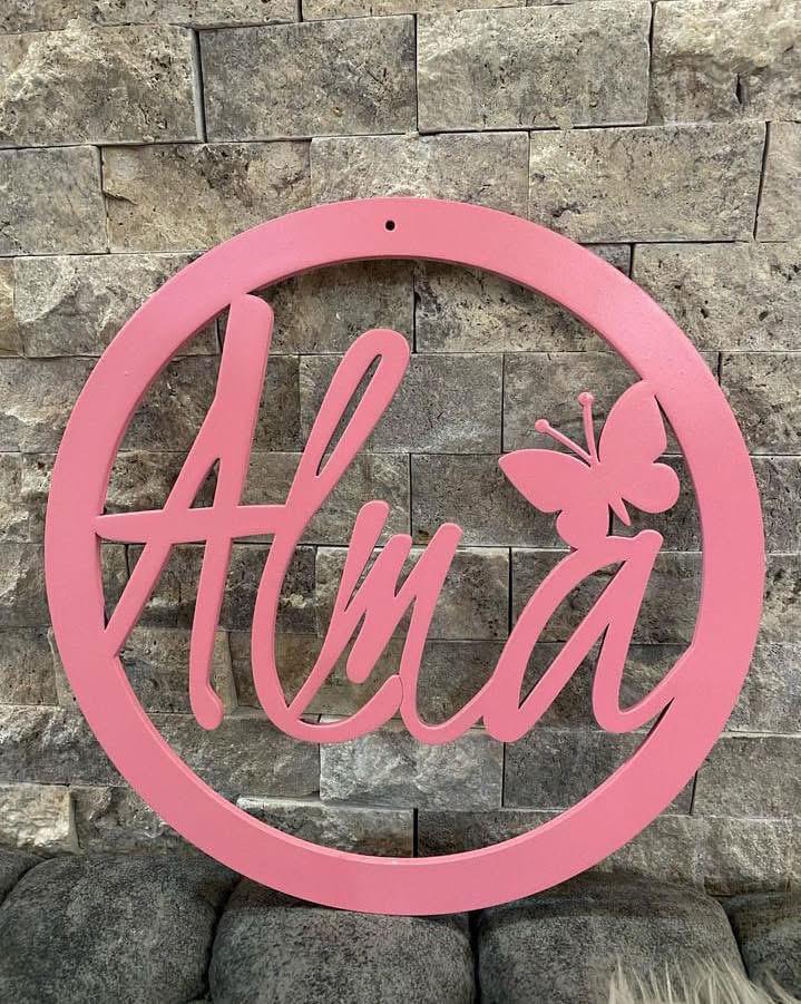 تعليقة خشب دائرية لون زهري