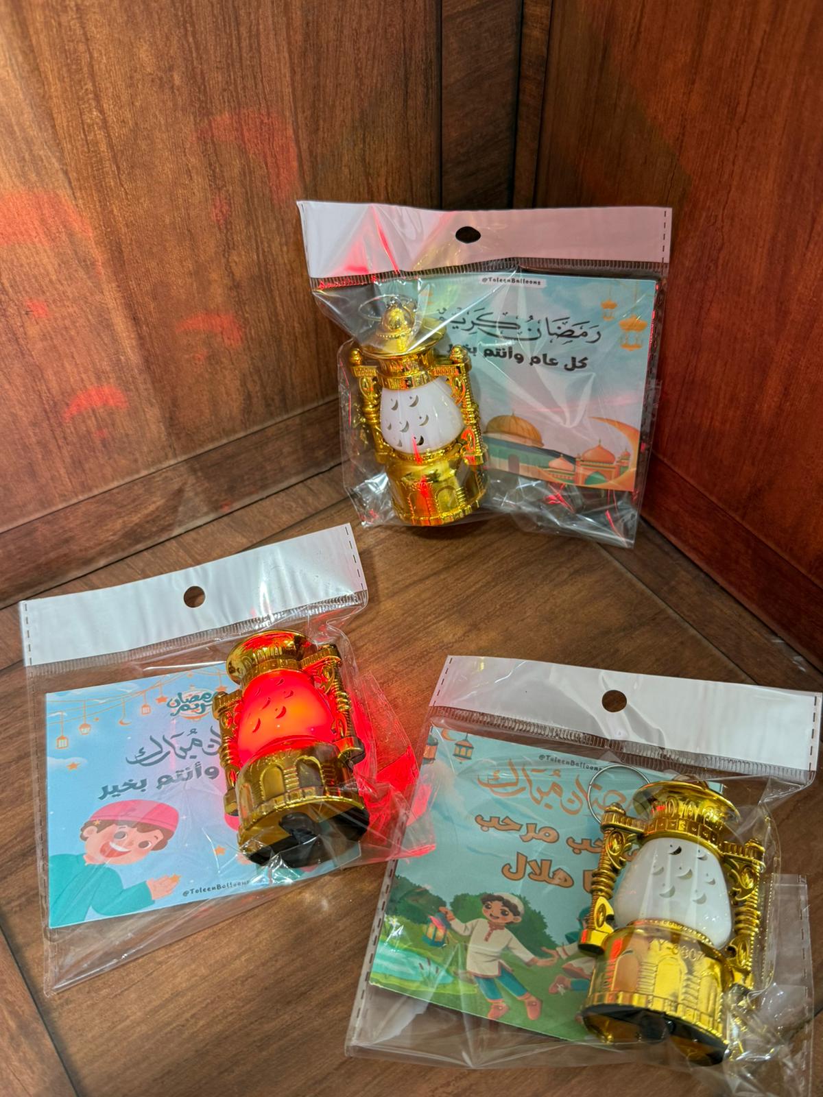 مداليات فانوس مضيء مع بطاقة مع تغليف لرمضان