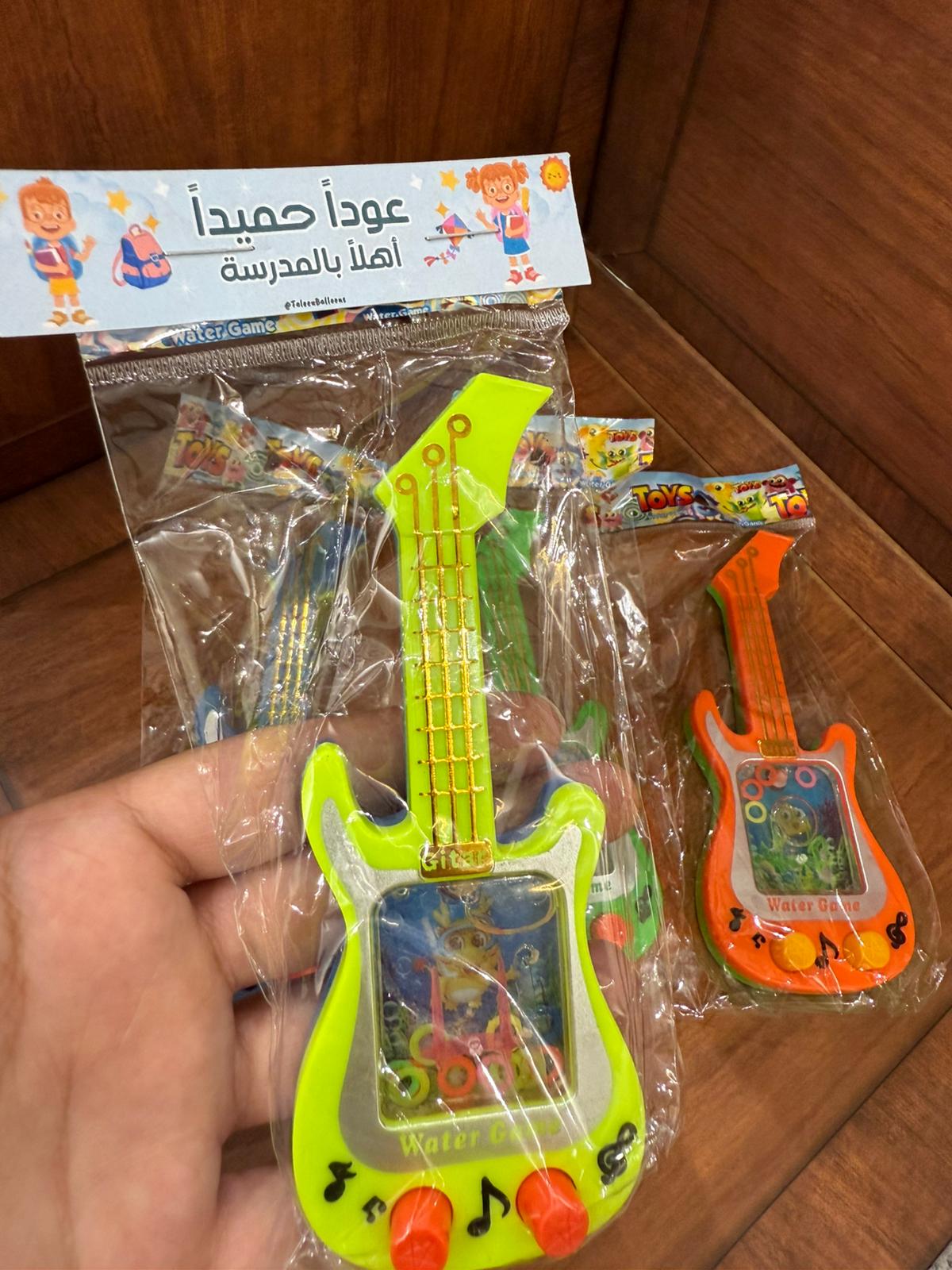 لعبة الجيتار مع تغليف