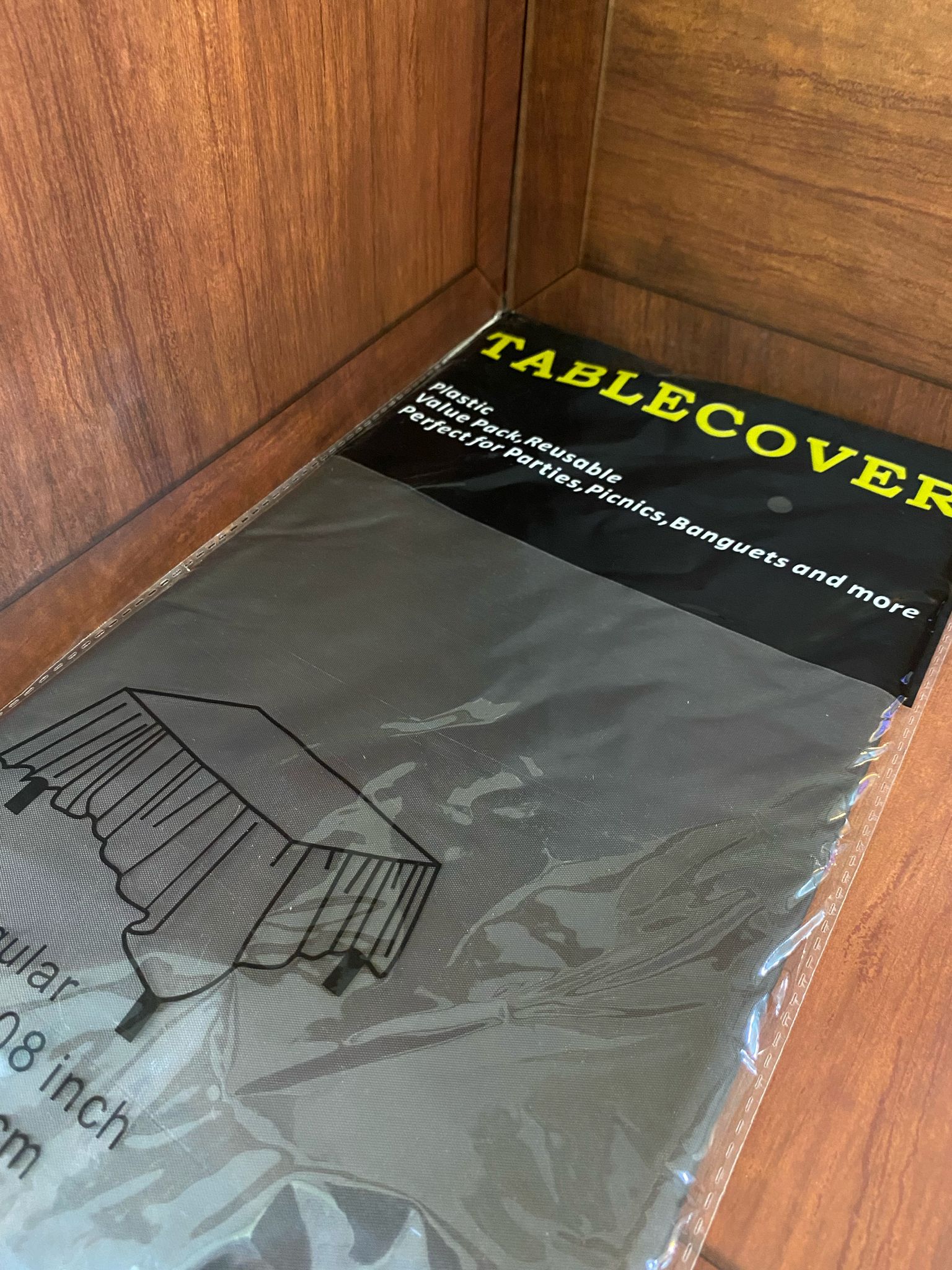 شرشف طاولة اسود سادة