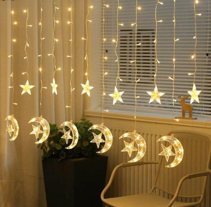 شلال هلال ونجوم مضيء