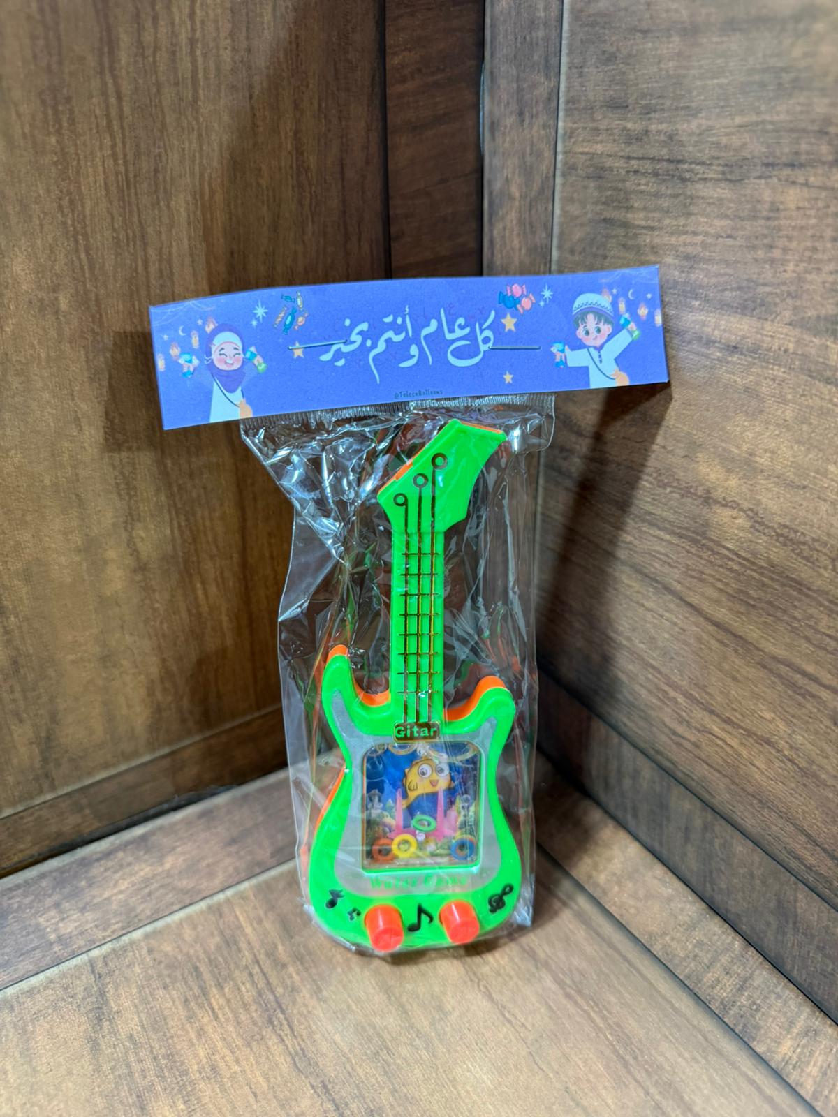 لعبة الجيتار مع تغليف للعيد