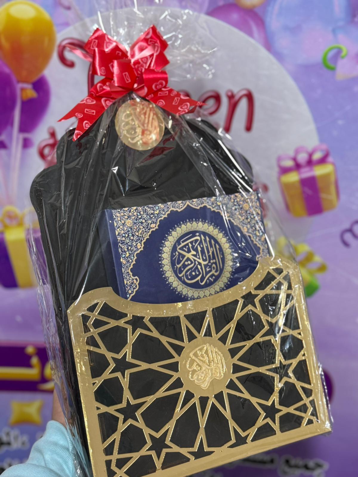 ستاند خشب مع اكريلك مع قرآن كامل مع تغليف