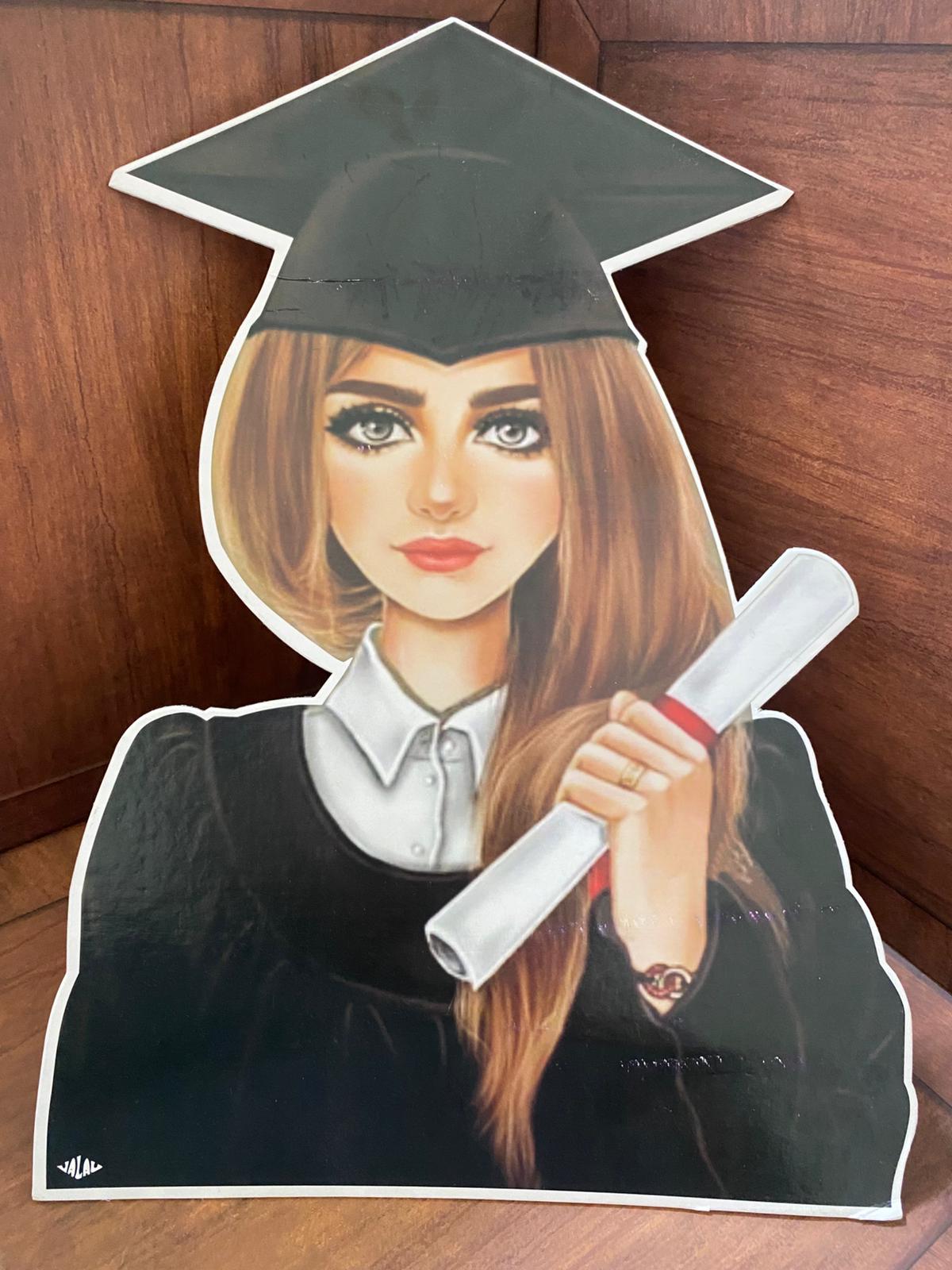 راسية كرتون مقوى شكل بنت لتخرج