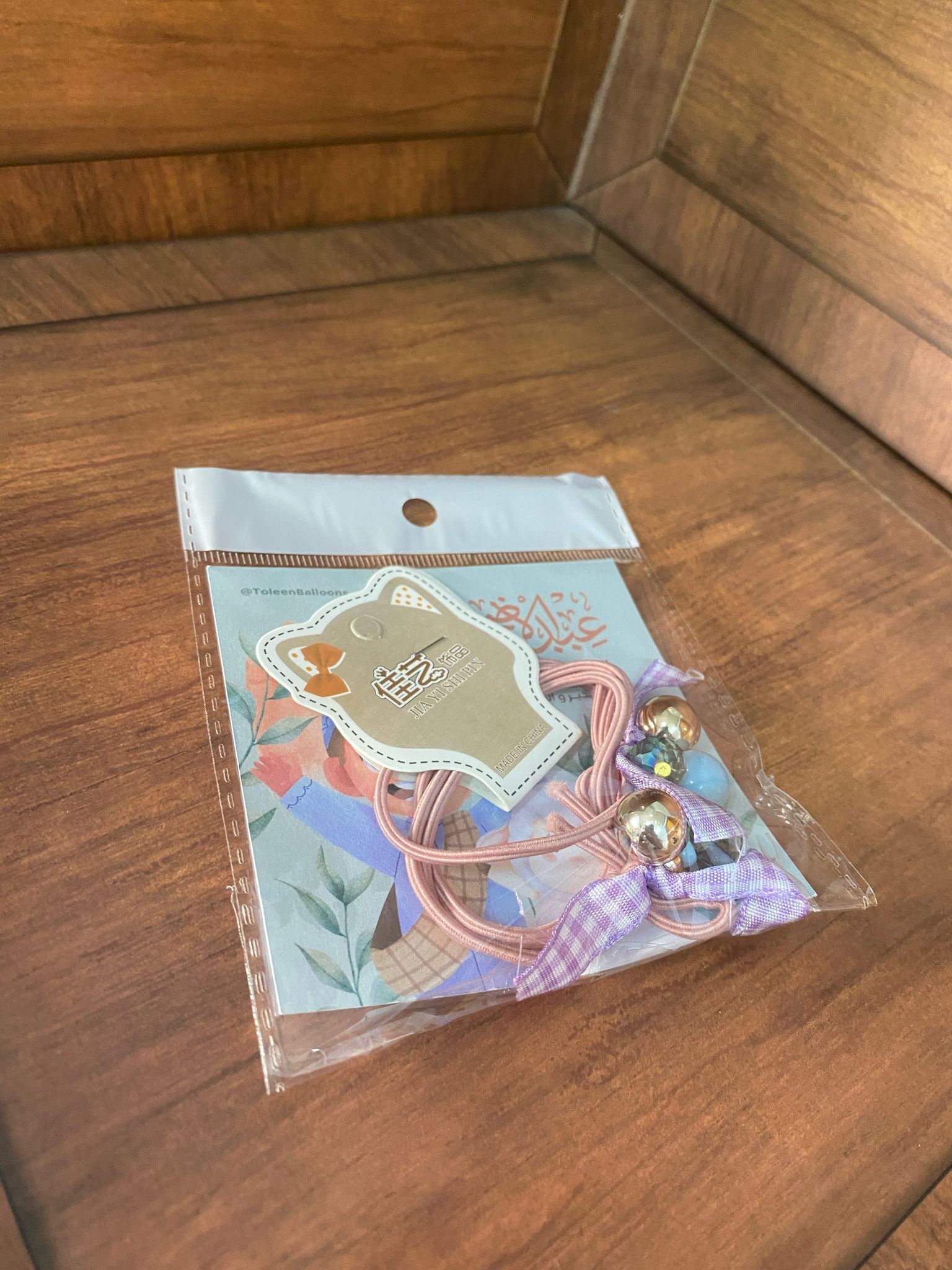 ربطة شعر مع بطاقة وتغليف للعيد