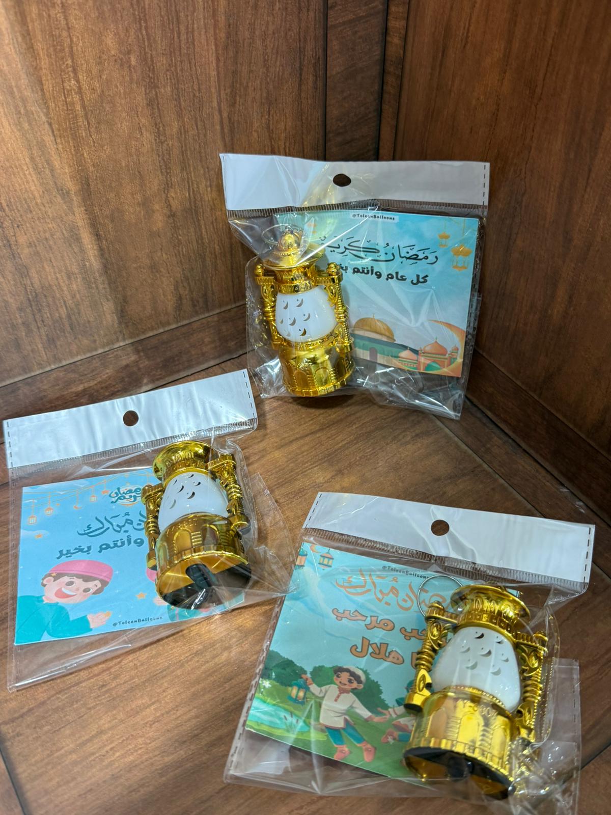 مداليات فانوس مضيء مع بطاقة مع تغليف لرمضان