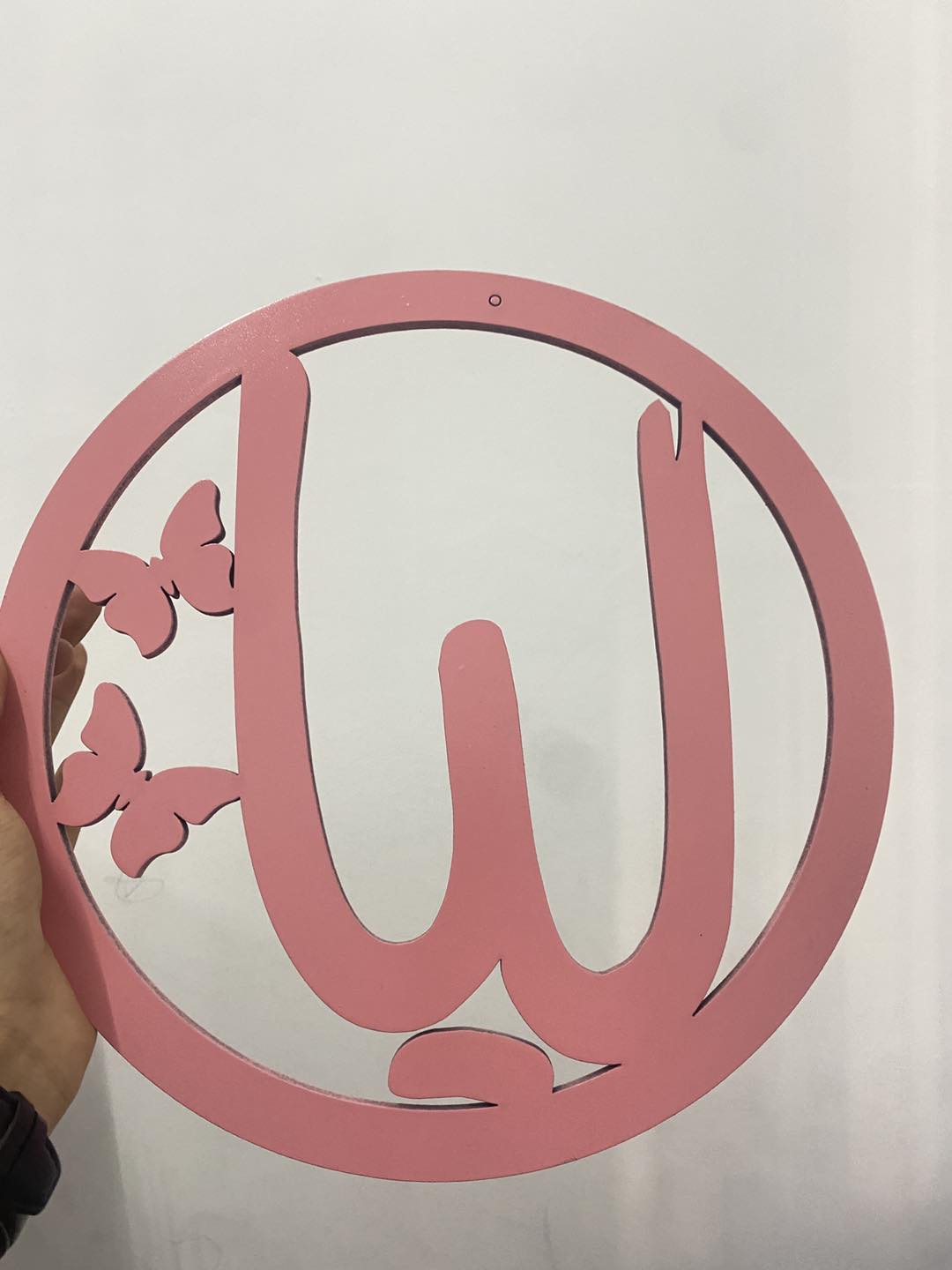 تعليقة خشب دائرية لون زهري