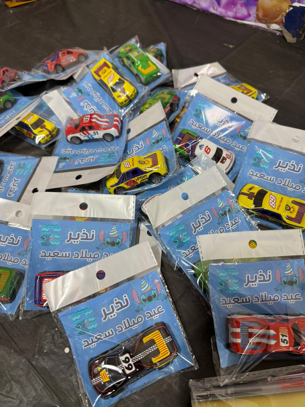 سيارة معدن حجم صغير مغلفة لعيد ميلاد التصميم حسب طلبكم