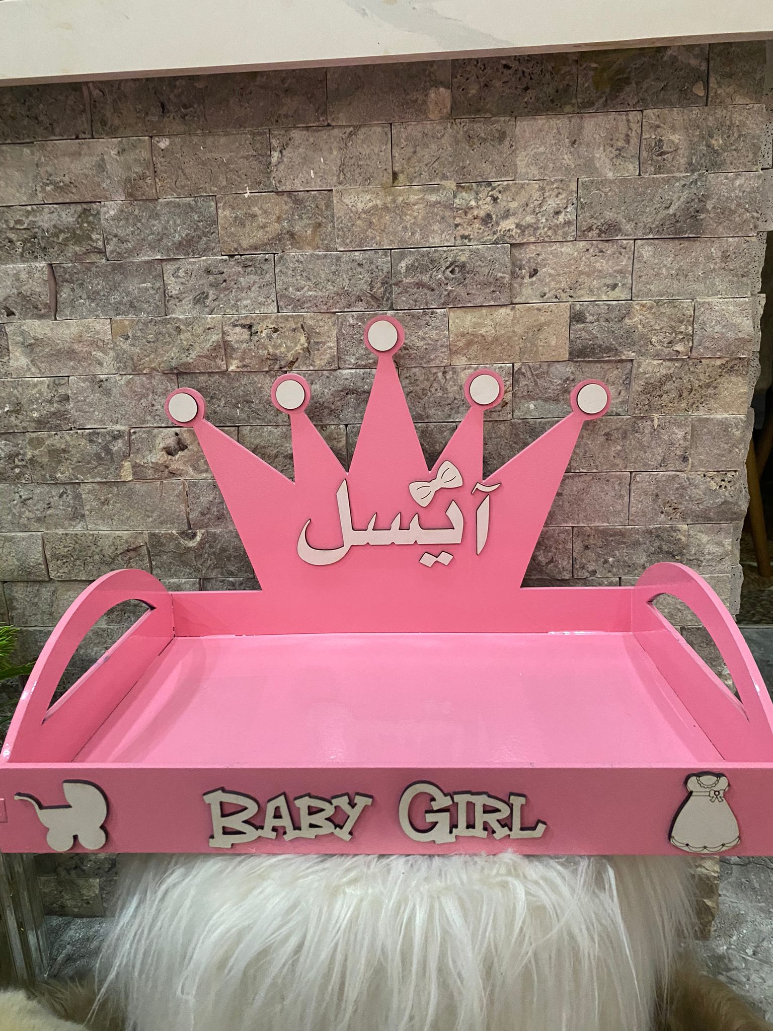 صينية خشب تفصيل بلون الزهري