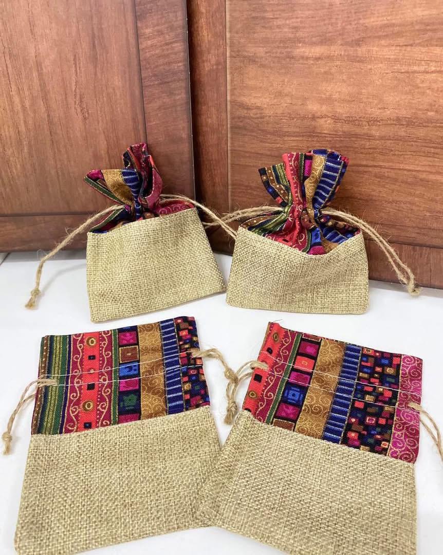 اكياس خيش مع تراث (العدد 12)