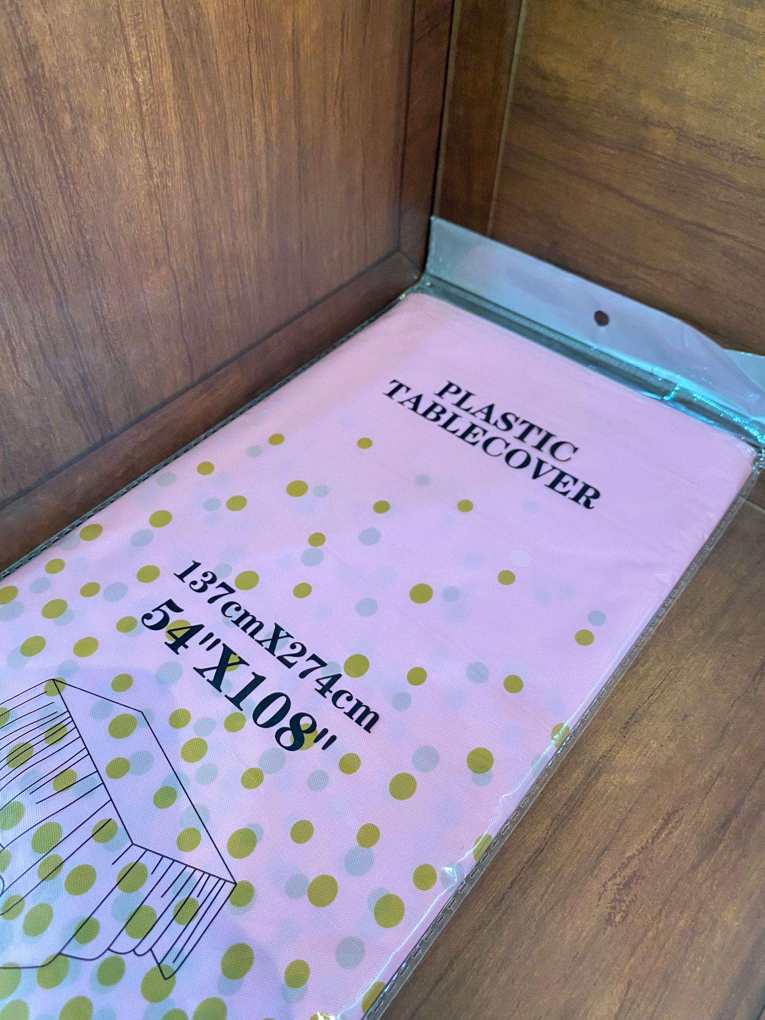 شرشف طاولة زهري منقط