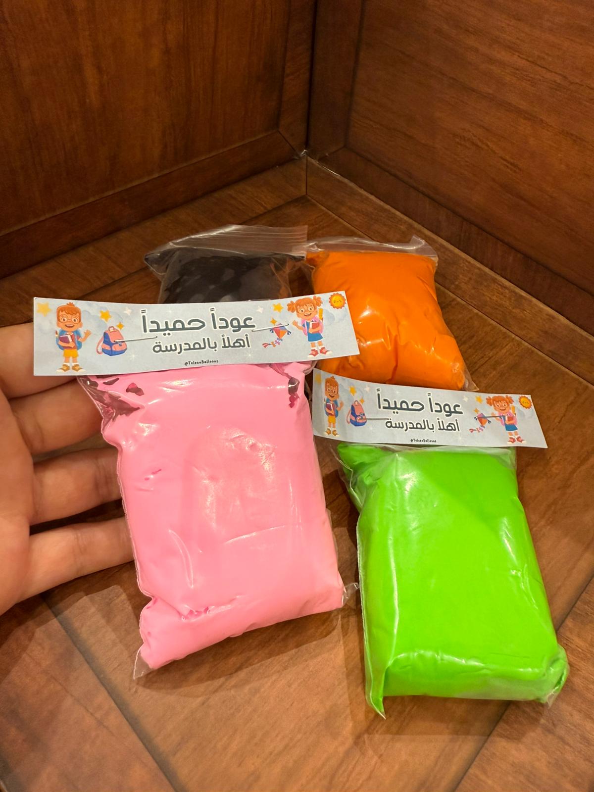 لعبة المعجونة السحرية مع تغليف