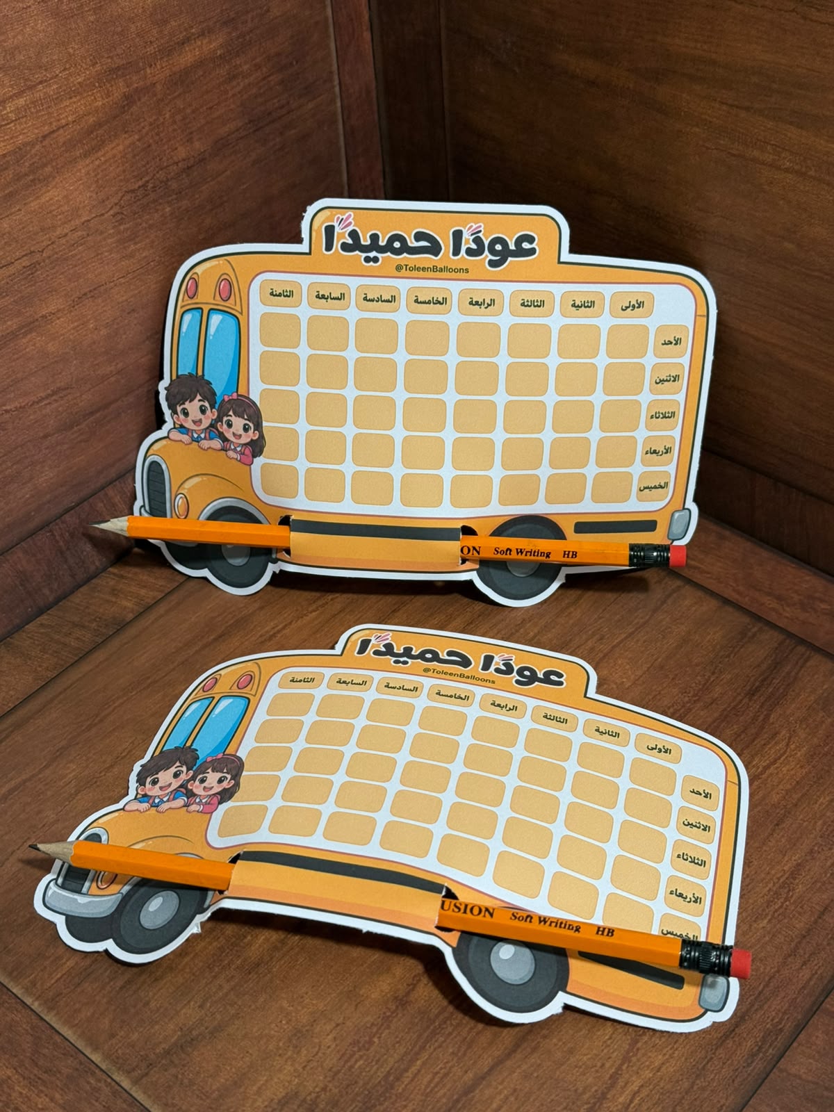 جدول الأسبوعي شكل باص مع قلم
