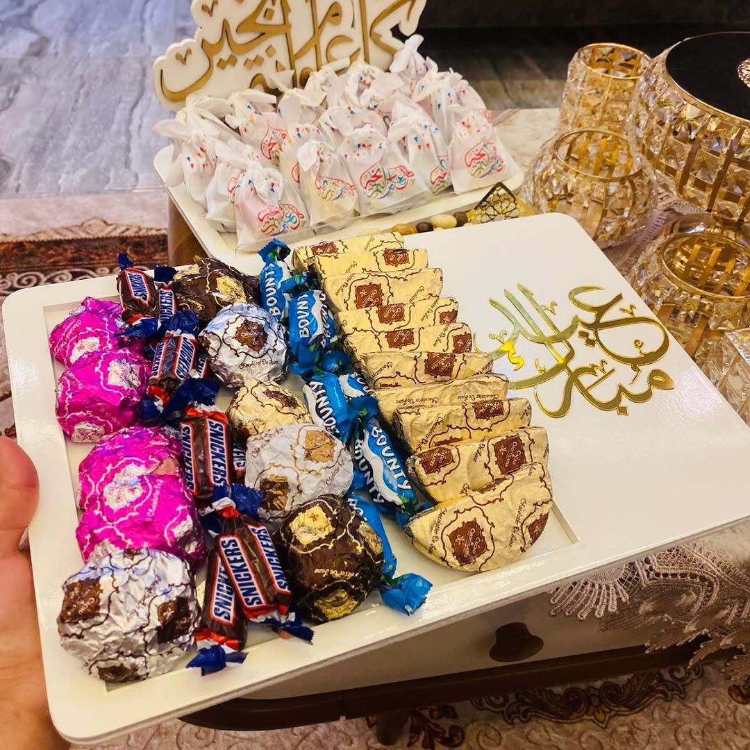 مضيفة خشبية بلون الأبيض مع اكريلك لميع