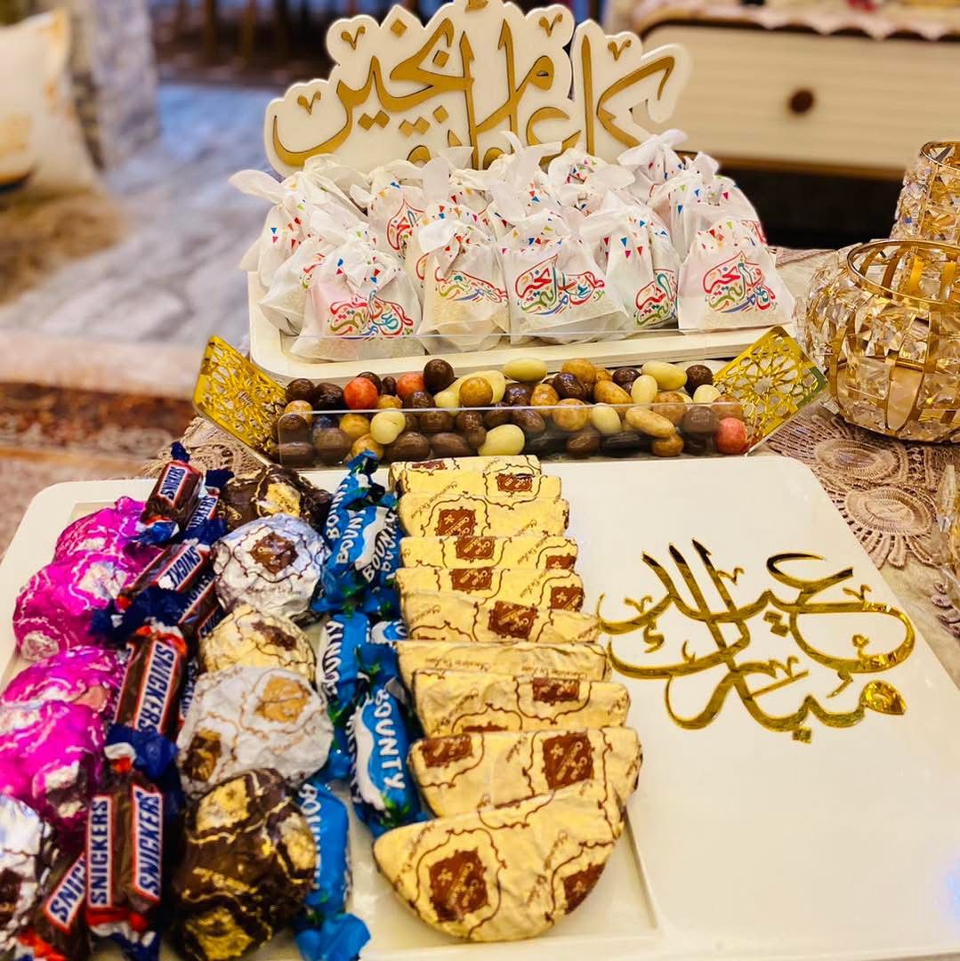 مضيفة خشبية بلون الأبيض مع اكريلك لميع