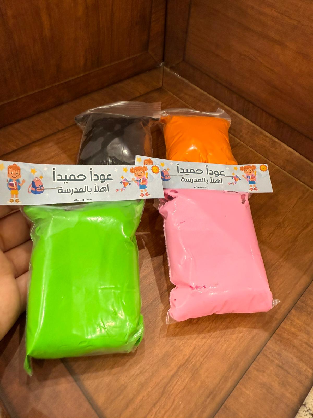 لعبة المعجونة السحرية مع تغليف