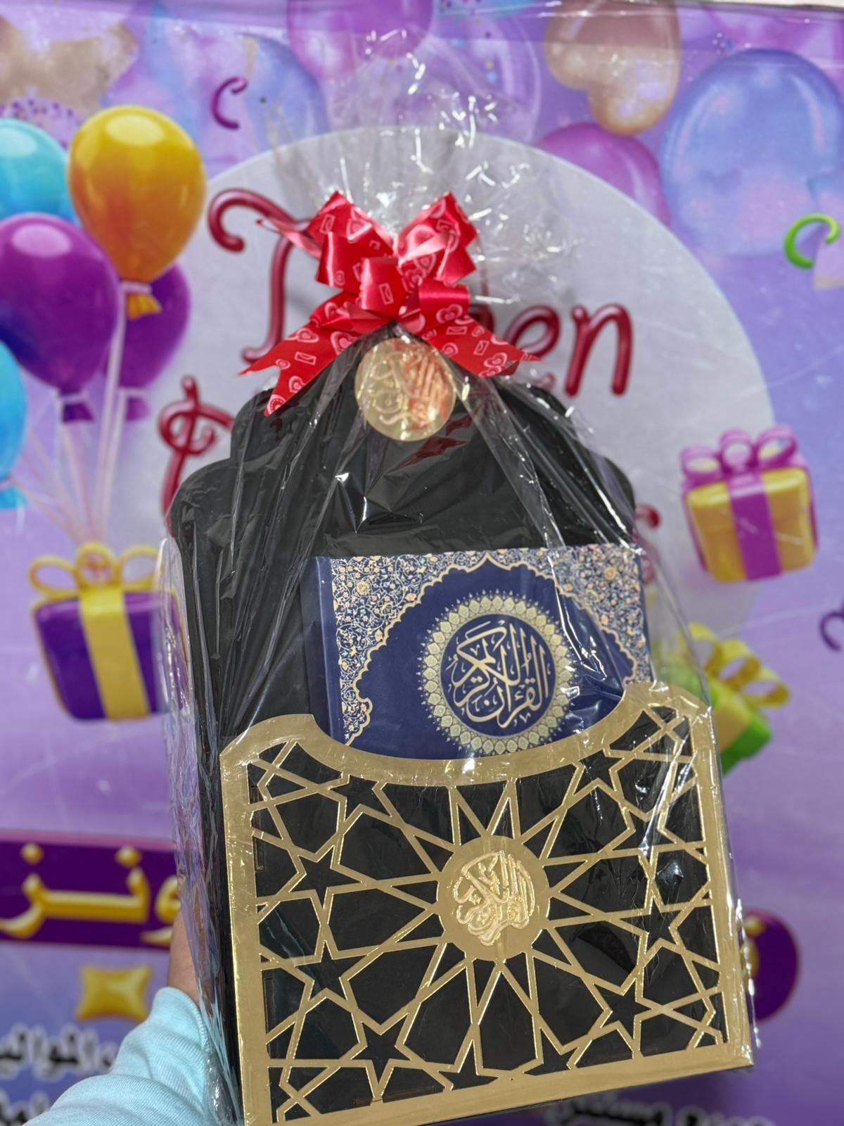 ستاند خشب مع اكريلك مع قرآن كامل مع تغليف