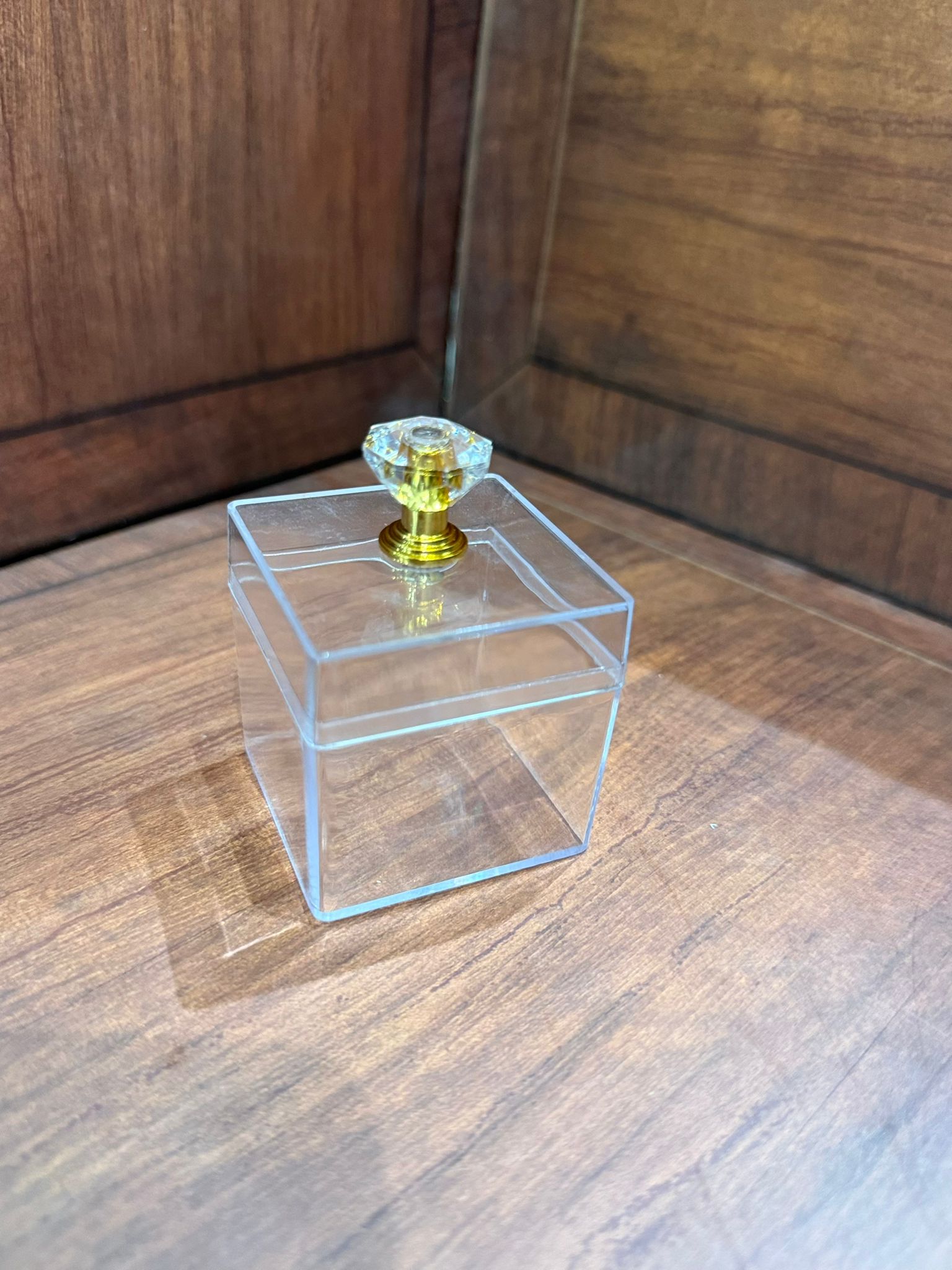 علب اكريلك (كل 12 علبة )